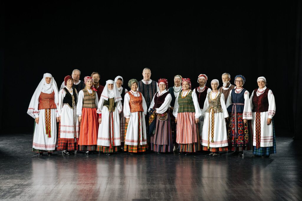A. ir J. Juškų etninės kultūros muziejuje – „Gadula“ folkloro ansamblio koncertas „Ilgių dainos“ plakatas